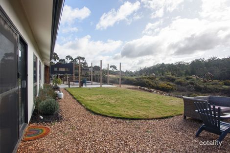 14 Main Rd, Chewton, VIC 3451