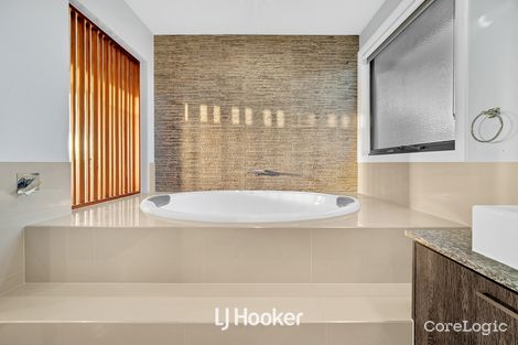Property photo of 56 Linden Tree Way Cranbourne North VIC 3977