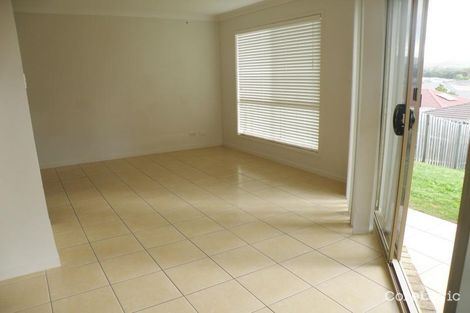 Property photo of 2/25 Cranberrie Crescent Pimpama QLD 4209
