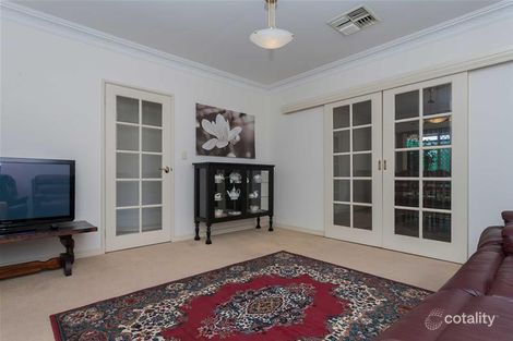 Property photo of 35 East Road Hocking WA 6065