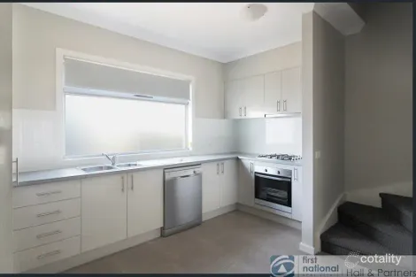 Property photo of 4 Axel Walk Cranbourne North VIC 3977