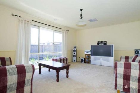 Property photo of 8 Mathoura Court Berwick VIC 3806