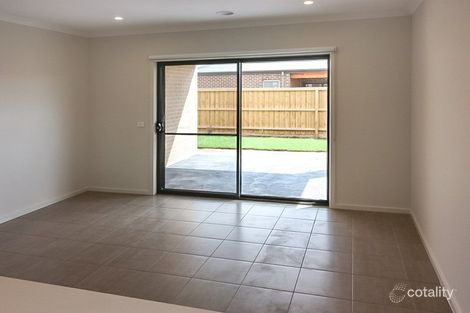 Property photo of 18 Taworri Crescent Werribee VIC 3030