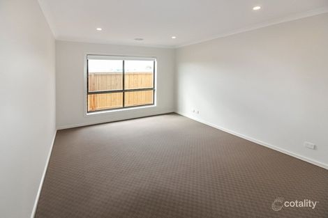 Property photo of 18 Taworri Crescent Werribee VIC 3030