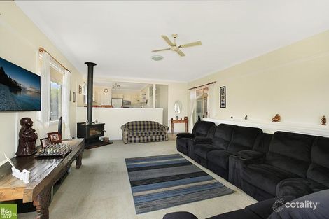 Property photo of 2 Gloria Crescent Lake Heights NSW 2502