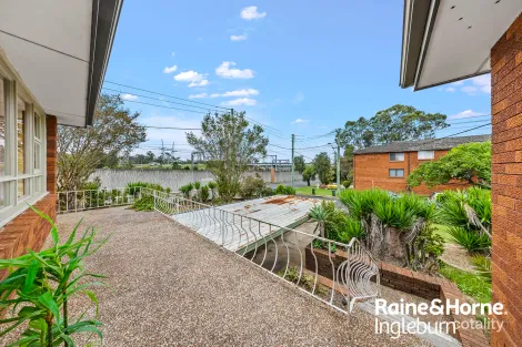 Property photo of 1 Foreman Street Glenfield NSW 2167