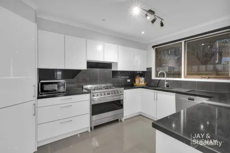 Property photo of 3 Wingate Court Endeavour Hills VIC 3802