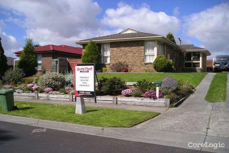 Property photo of 18 Monteith Crescent Endeavour Hills VIC 3802