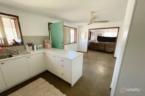 Property photo of 6 Earle Place Utakarra WA 6530