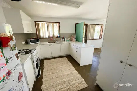 Property photo of 6 Earle Place Utakarra WA 6530