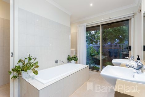 Property photo of 10 Island Way Point Cook VIC 3030