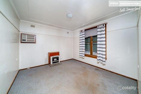 Property photo of 11 Spooner Avenue Mount Austin NSW 2650