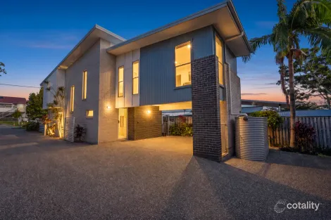 Property photo of 2/39 Gordon Street Labrador QLD 4215