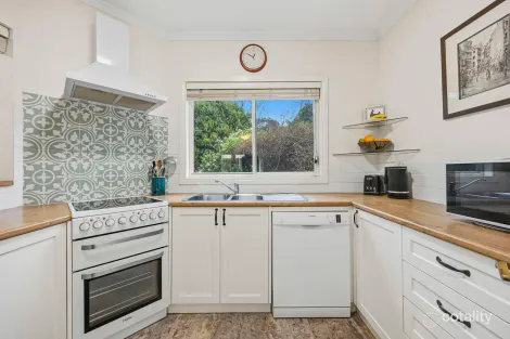 Property photo of 7 Hall Street Ballan VIC 3342