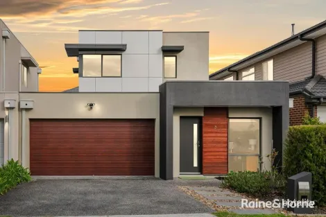 3 LEDGE WALK, KEILOR EAST, VIC 3033