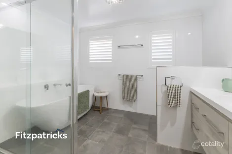 Property photo of 11 Kaldari Crescent Glenfield Park NSW 2650