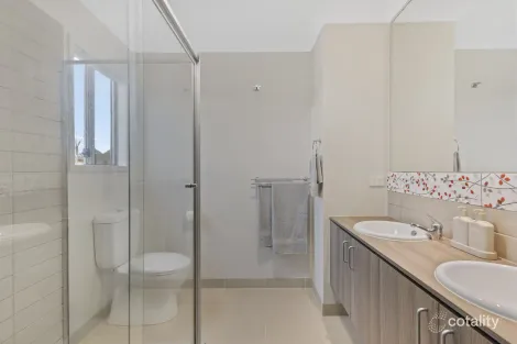 Property photo of 4 Fossilstone Avenue Doreen VIC 3754