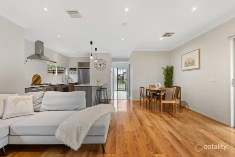 Property photo of 4 Fossilstone Avenue Doreen VIC 3754