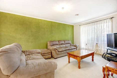 Property photo of 19 Garonne Circuit Roxburgh Park VIC 3064