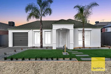 Property photo of 7 Coburn Way Caroline Springs VIC 3023