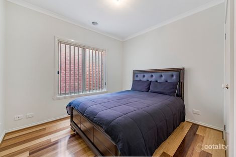 Property photo of 4 Headley Close Caroline Springs VIC 3023