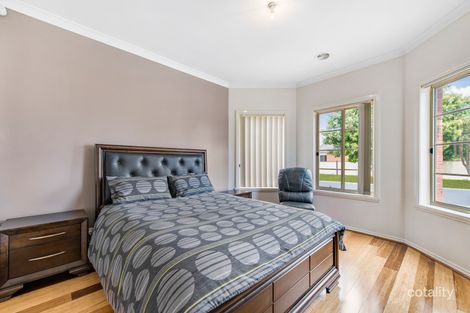 Property photo of 4 Headley Close Caroline Springs VIC 3023