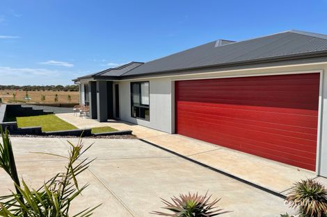 14 Moshulu St, Port Broughton, SA 5522