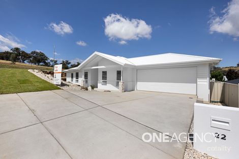 Property photo of 22 Bennelong Crescent Lloyd NSW 2650