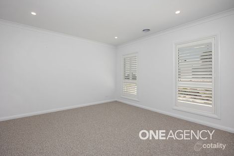 Property photo of 22 Bennelong Crescent Lloyd NSW 2650