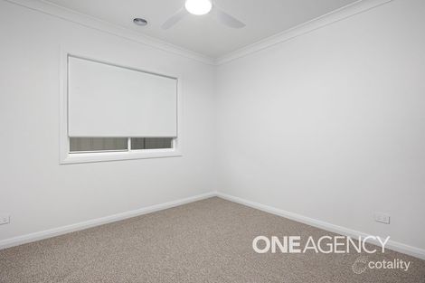 Property photo of 22 Bennelong Crescent Lloyd NSW 2650