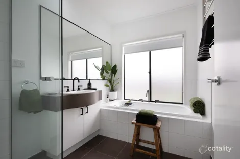 Property photo of 2 Knox Court Kennington VIC 3550