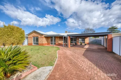 Property photo of 2 Meadow Grove Mildura VIC 3500