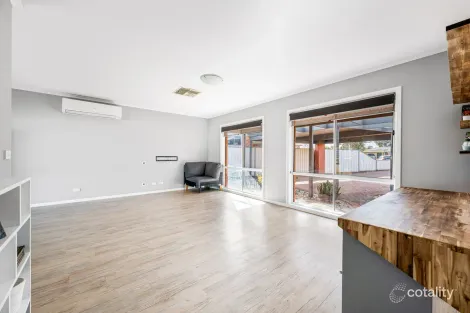 Property photo of 2 Meadow Grove Mildura VIC 3500