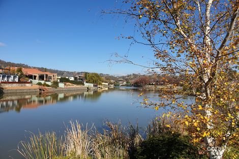 Property photo of 11 Waterview Gardens Jerrabomberra NSW 2619
