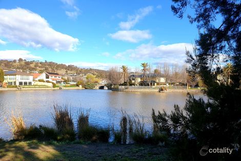 Property photo of 11 Waterview Gardens Jerrabomberra NSW 2619
