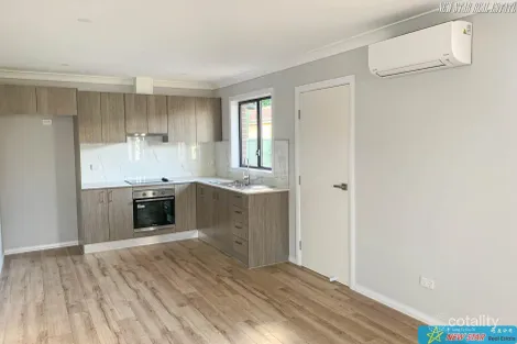 Property photo of 4 Caulfield Crescent St Johns Park NSW 2176