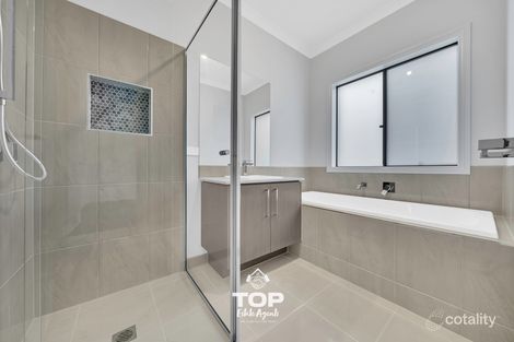 16 Bourbon Rd, Cranbourne East, VIC 3977