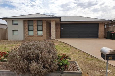 Property photo of 4 Dalbeattie Crescent Dubbo NSW 2830