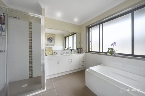 Property photo of 4 Lyndhurst Drive Bomaderry NSW 2541