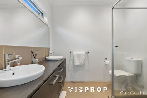 Property photo of 21 Citybay Drive Point Cook VIC 3030
