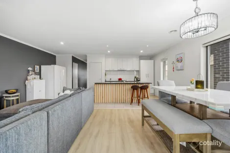 Property photo of 36 Amana Drive Alfredton VIC 3350