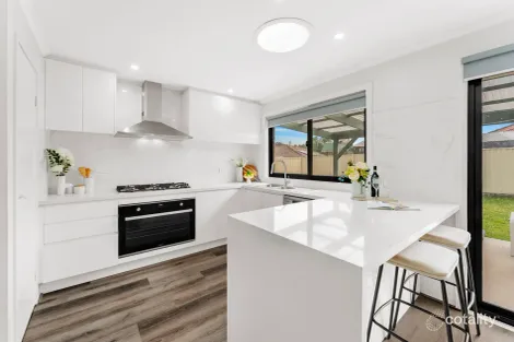 Property photo of 3 Canungra Close Hampton Park VIC 3976