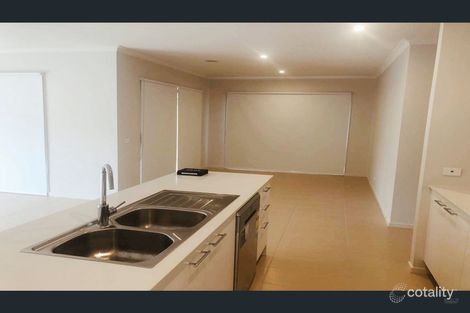 Property photo of 1 Blazon Drive Tarneit VIC 3029