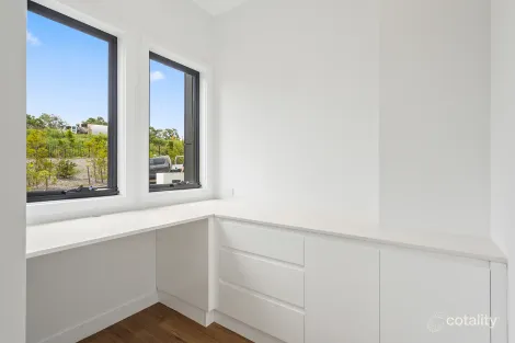 Property photo of 7A Saturn Crescent Dunmore NSW 2529