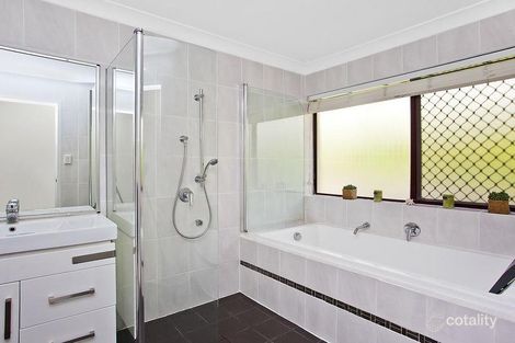 Property photo of 40 Nottinghill Gate Drive Arundel QLD 4214