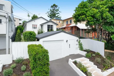 200 Carlton Tce, Manly, QLD 4179