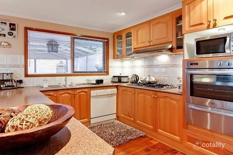 Property photo of 11 Stainsby Close Endeavour Hills VIC 3802