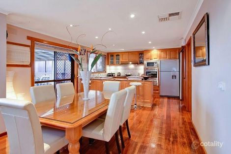 Property photo of 11 Stainsby Close Endeavour Hills VIC 3802