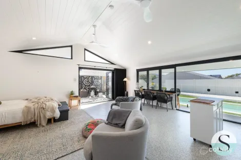 Property photo of 4 Middle Street Caves Beach NSW 2281