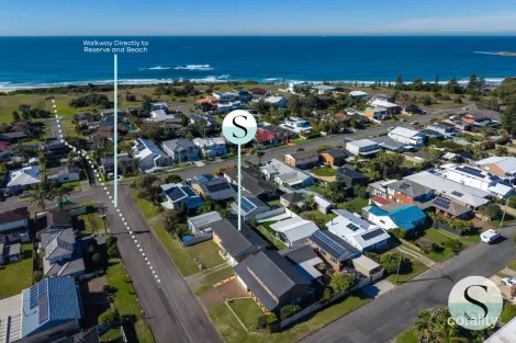 Property photo of 4 Middle Street Caves Beach NSW 2281